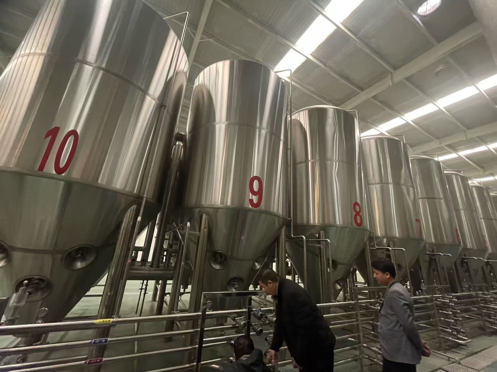 吉阳精酿啤酒设备厂—平面布置、设备设计、制造、调试、培训等一条龙服务